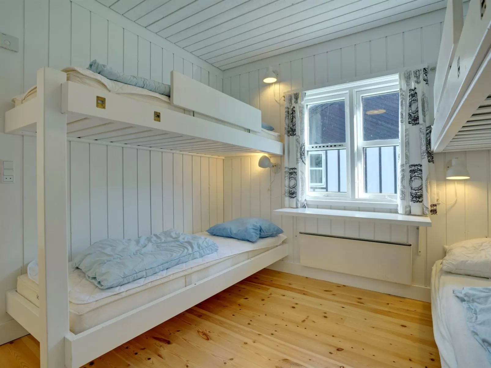 "Bergit" - 55m from the sea-Binnen