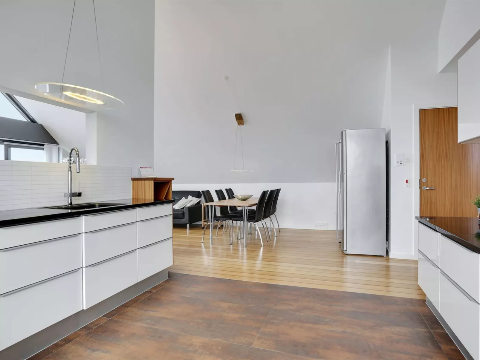 "Femme" - 15m from the sea-Binnen