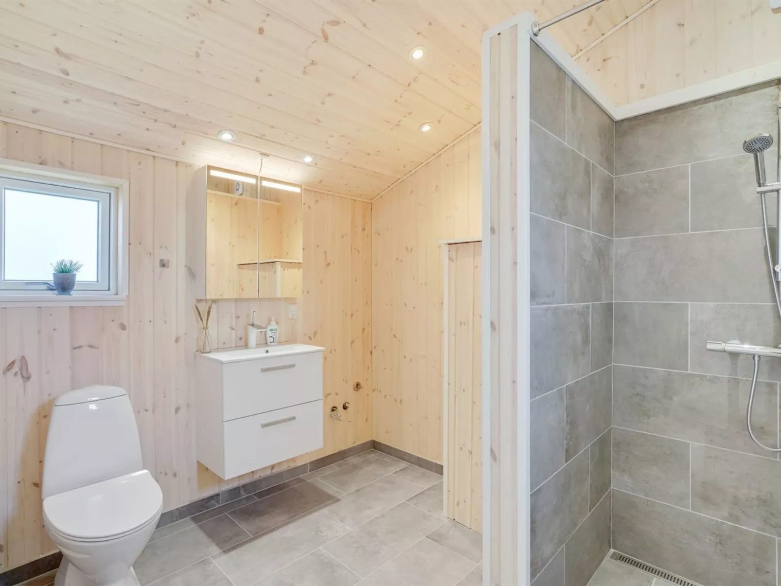 "Gerlis" - 75m from the sea-Binnen