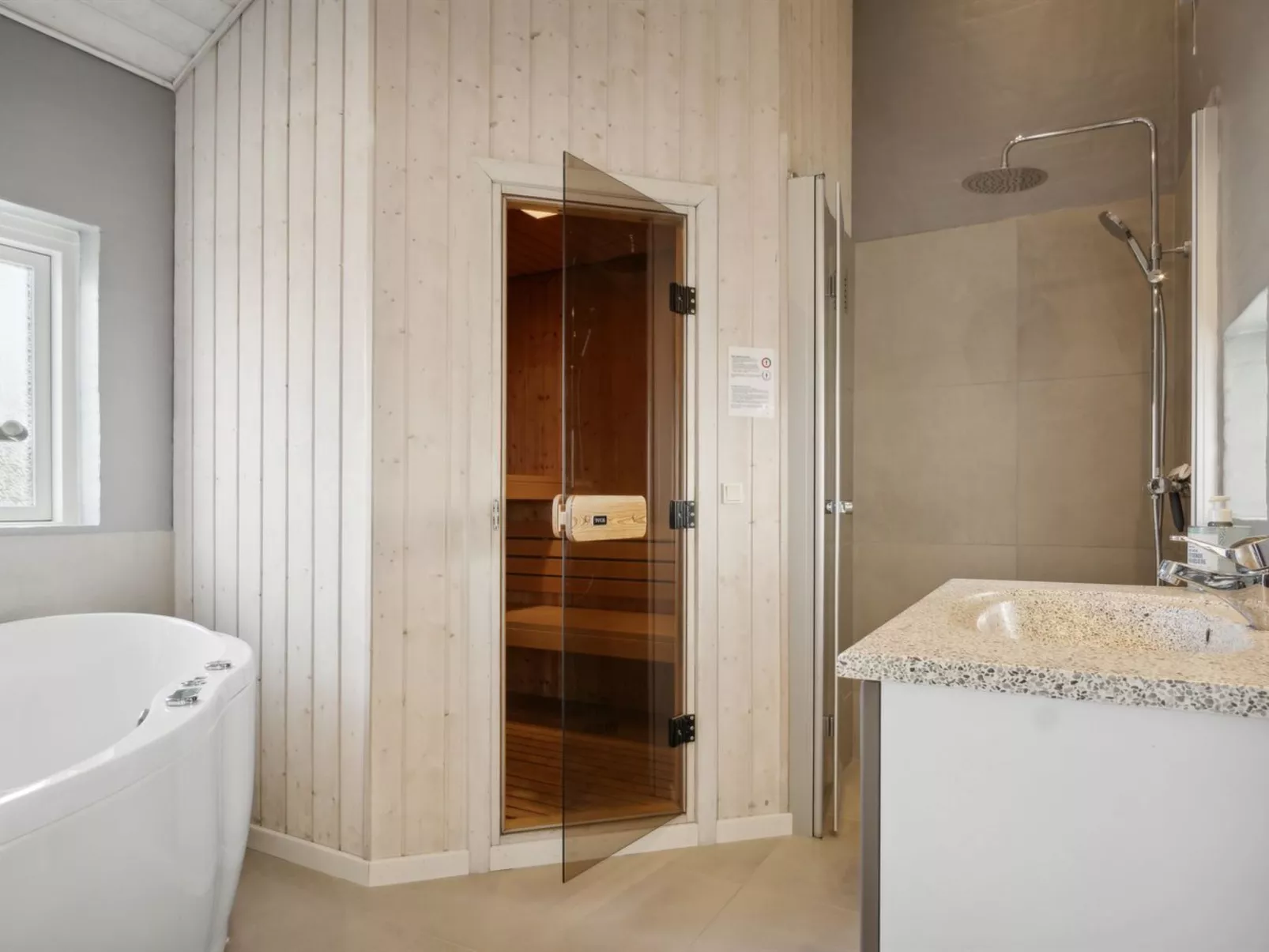 "Sylvana" - 400m from the sea-Binnen