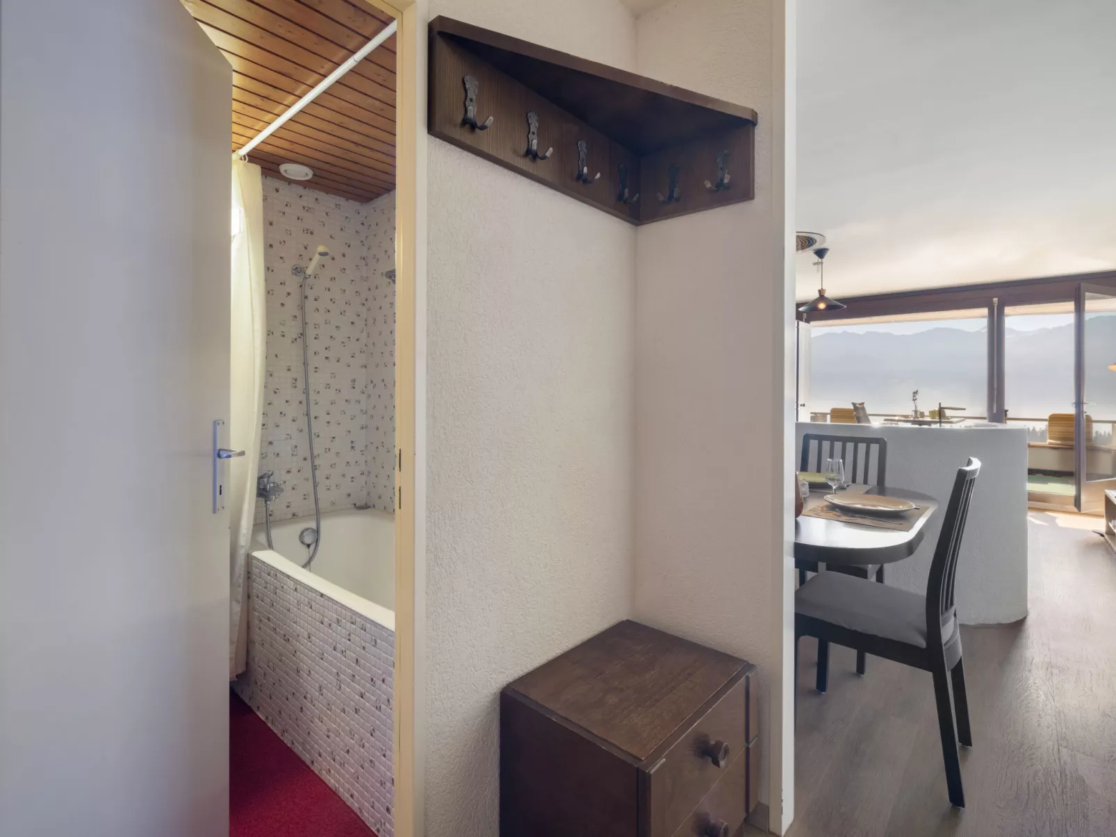 Jeanne D'Arc Apt. A-8-Binnen