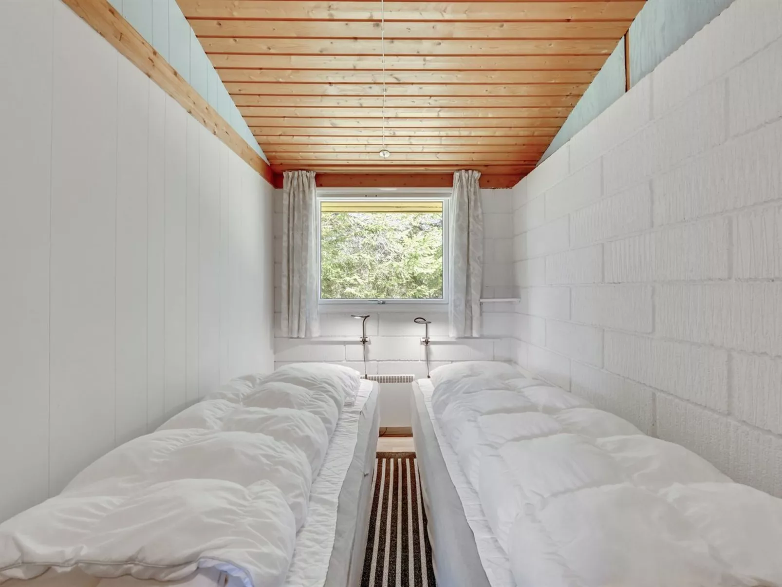 "Agna" - 700m to the fjord-Binnen