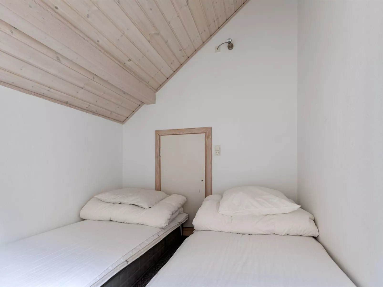 "Eija" - 5m from the sea-Binnen