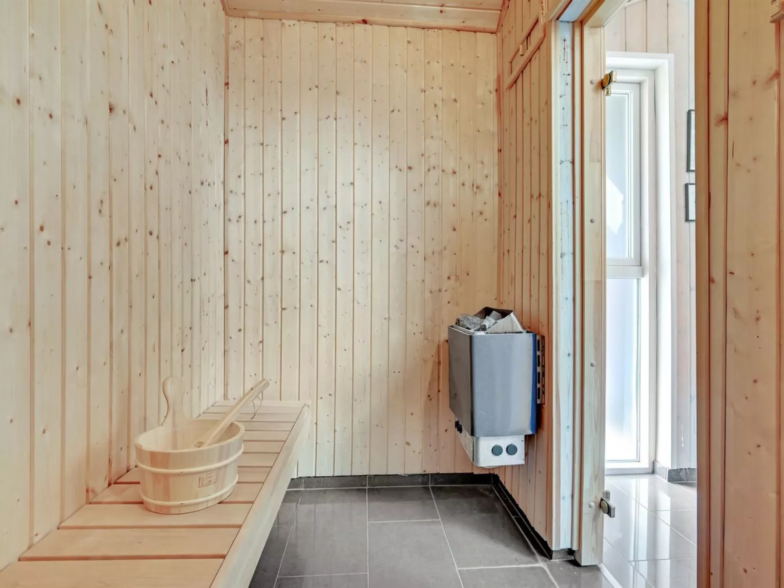 "Nahel" - 150m to the fjord-Binnen