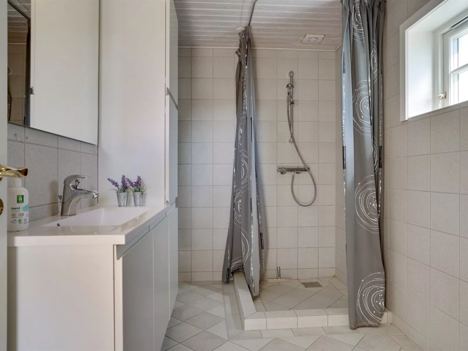 "Liina" - 200m from the sea-Binnen