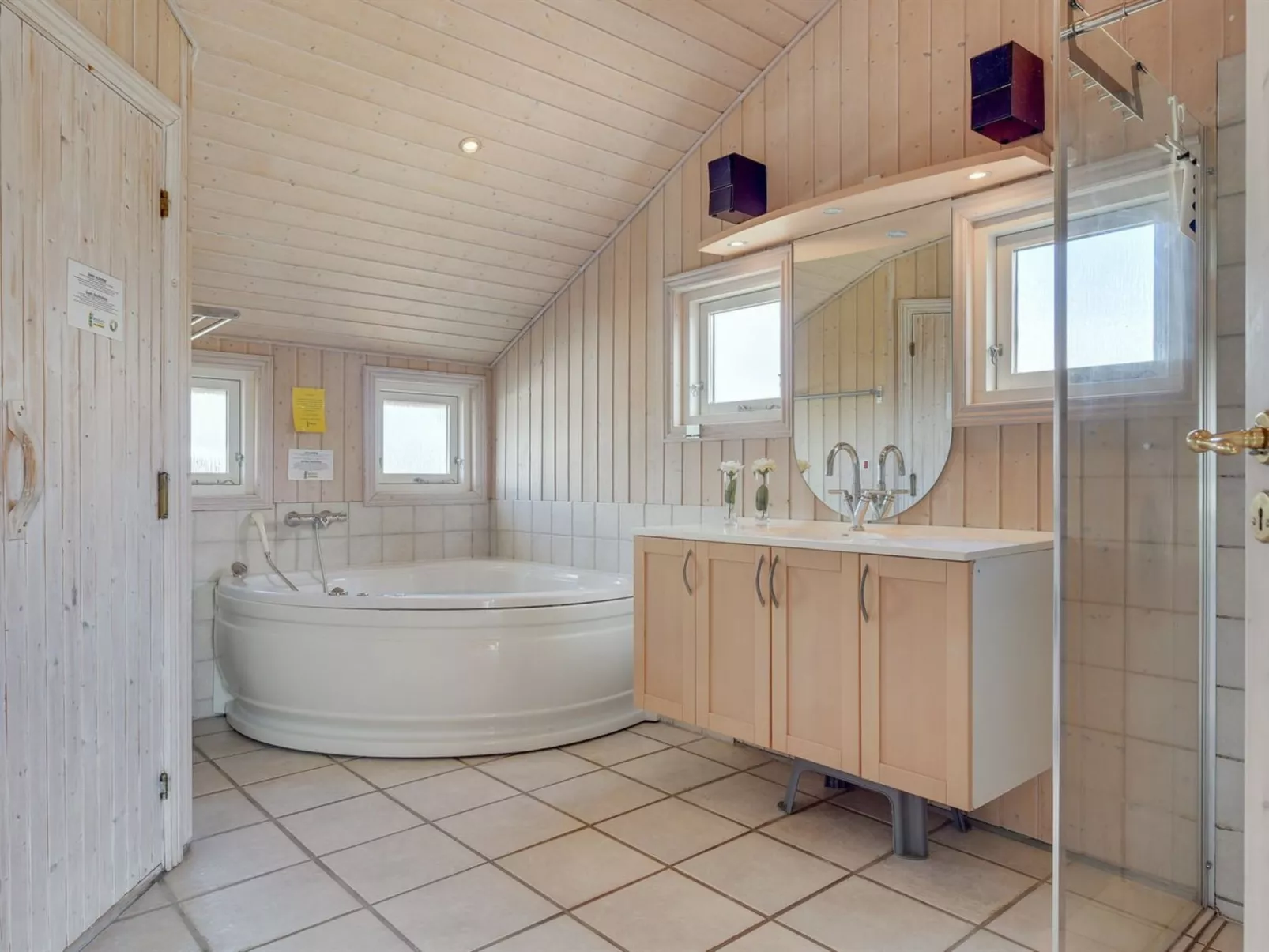 "Hermandine" - 700m from the sea-Binnen