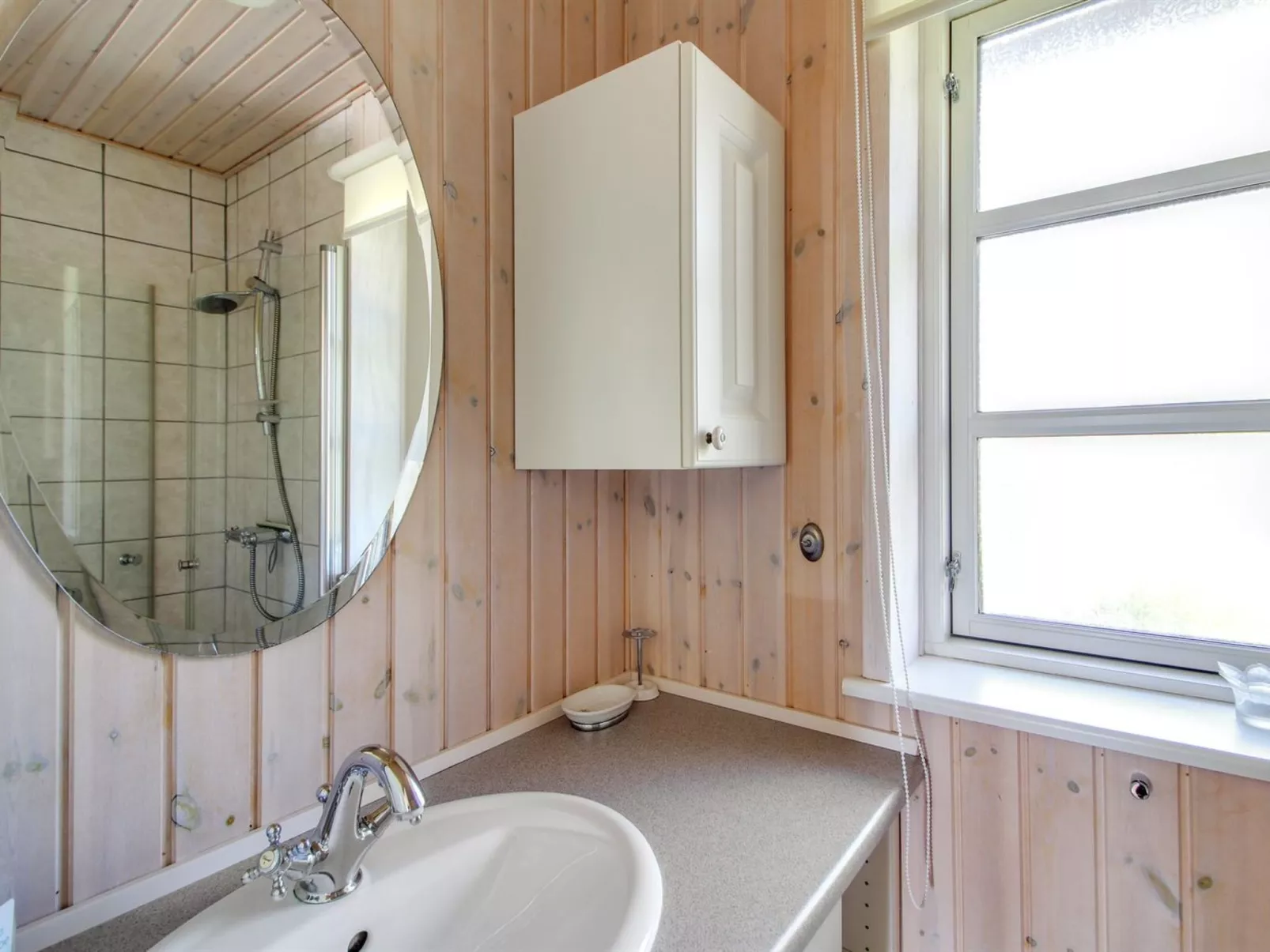 "Nela" - 300m from the sea-Binnen