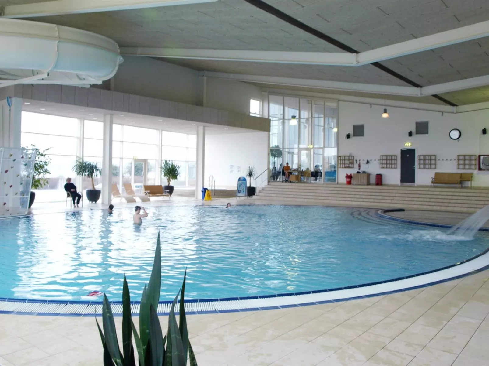 "Babette" - 75m to the fjord-Buiten