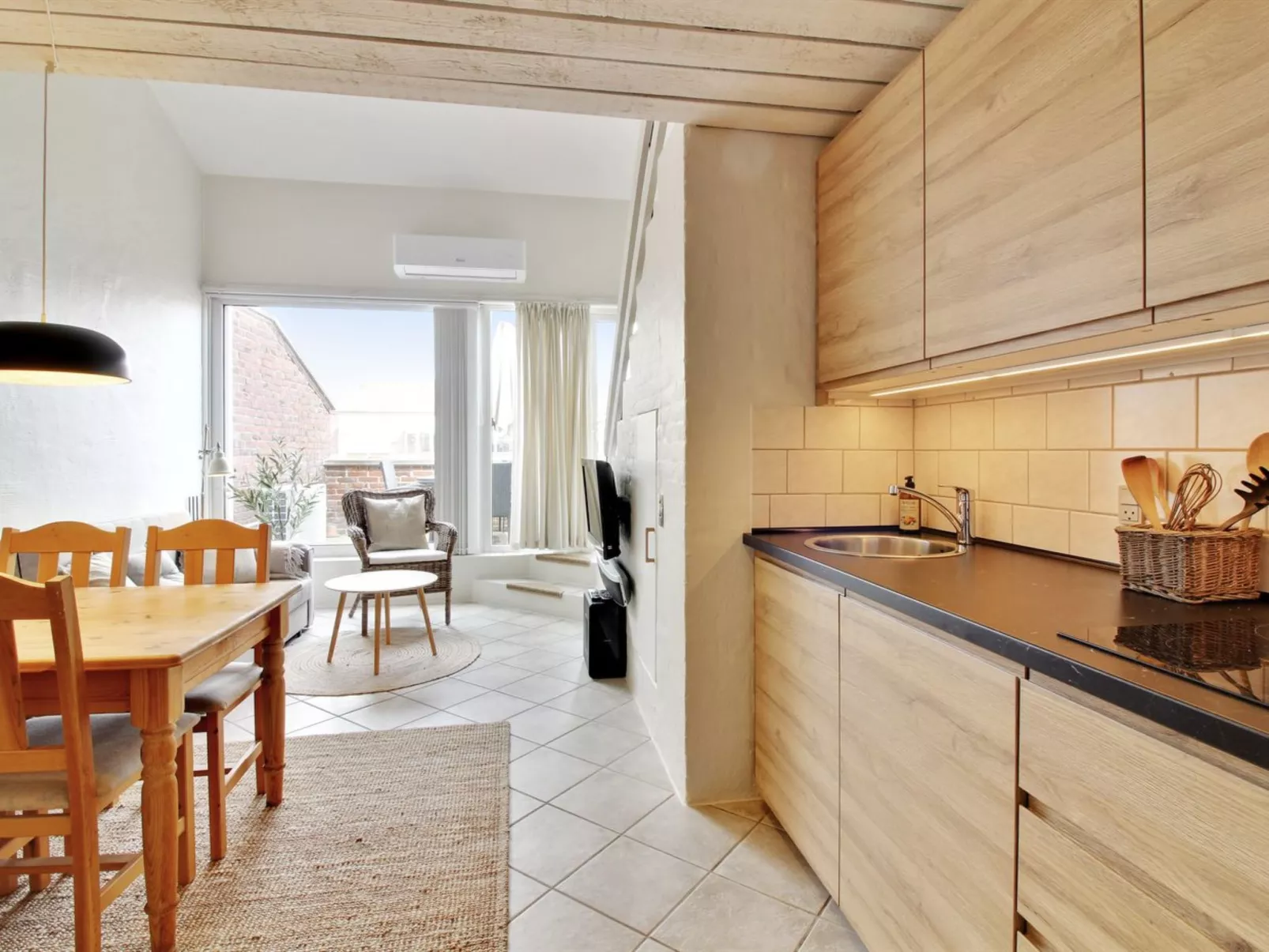 "Ulpu" - 500m from the sea-Binnen