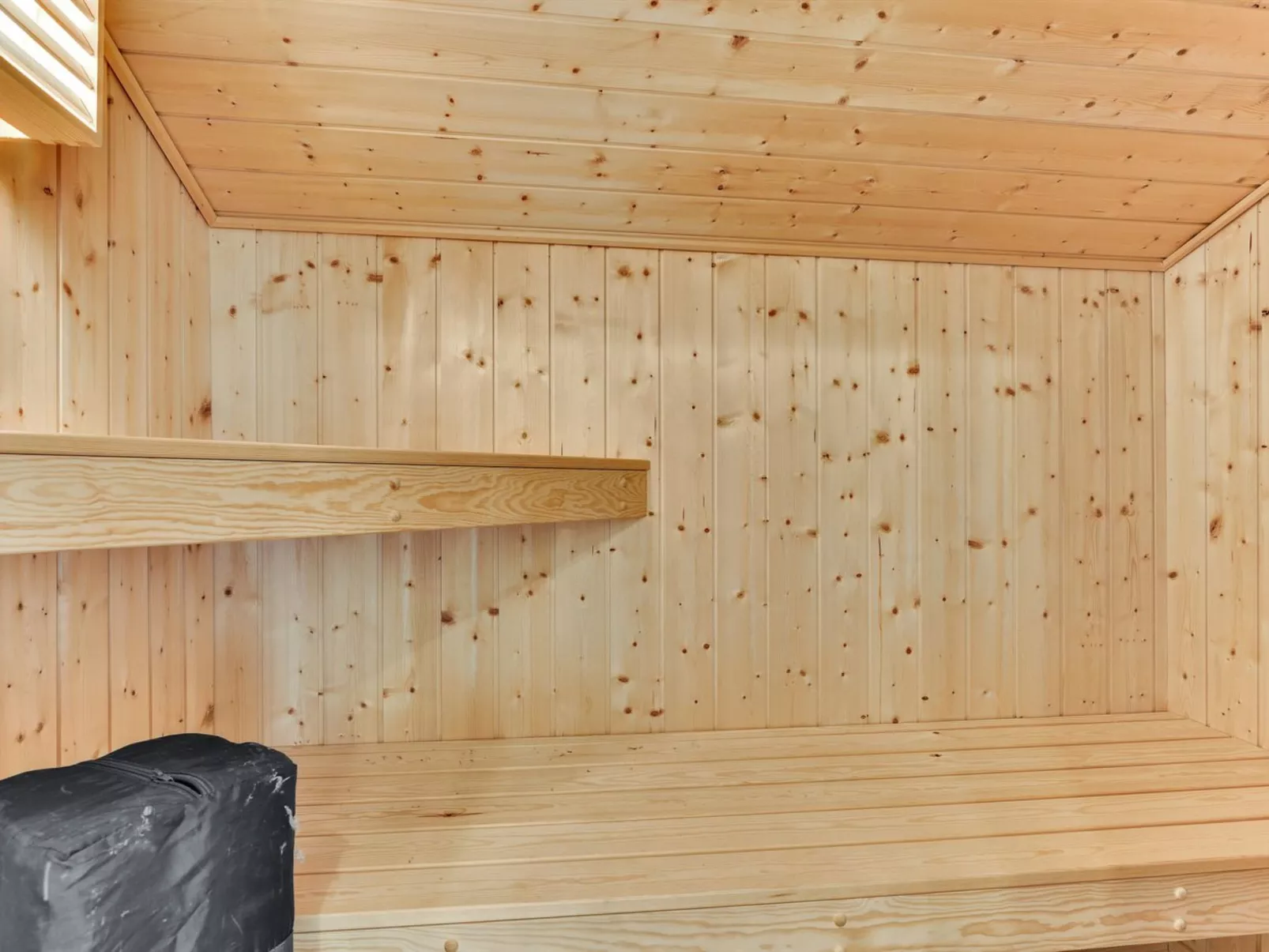 "Sisko" - 600m from the sea-Binnen