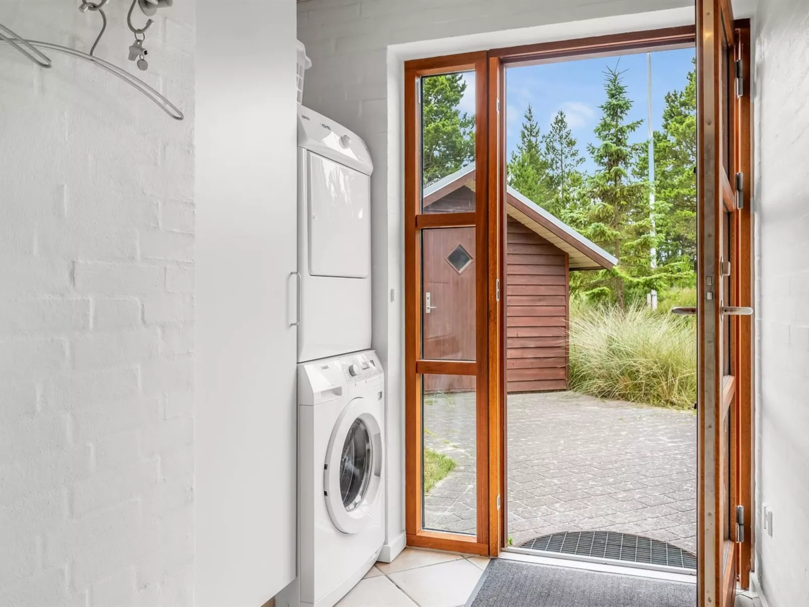 "Thormar" - 1.5km from the sea-Binnen