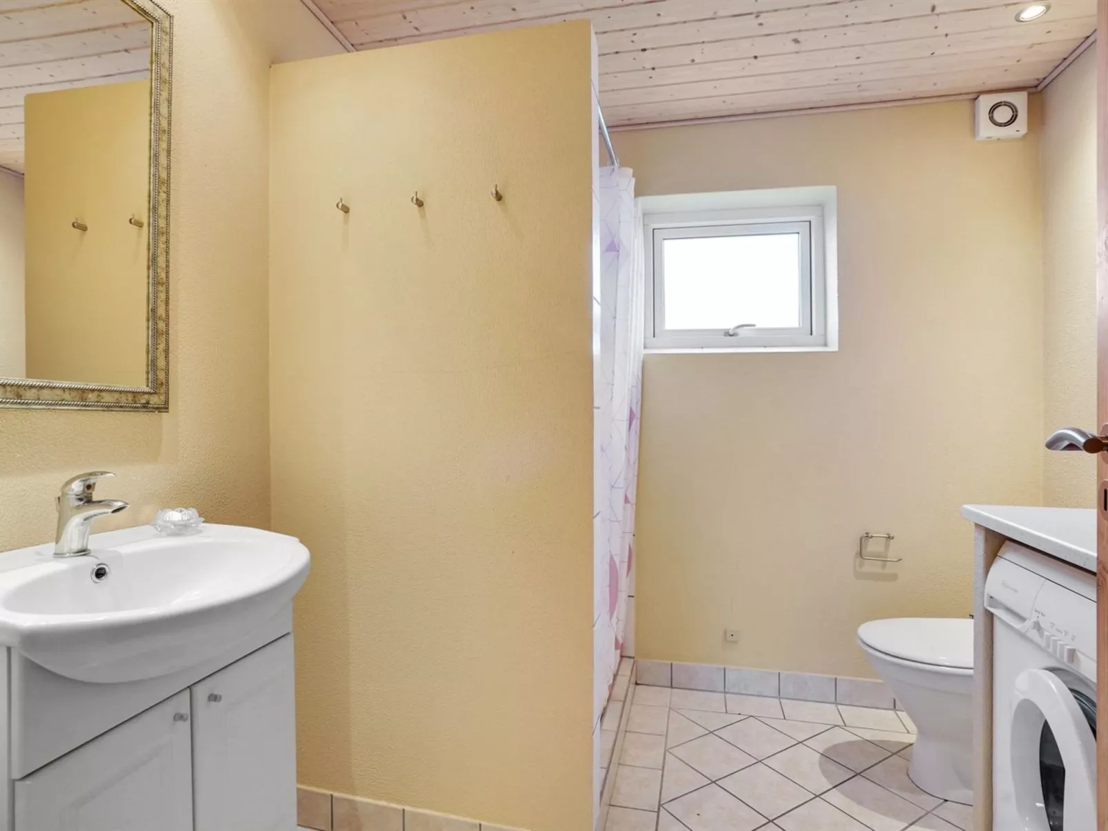 "Ambrosius" - 75m from the sea-Binnen