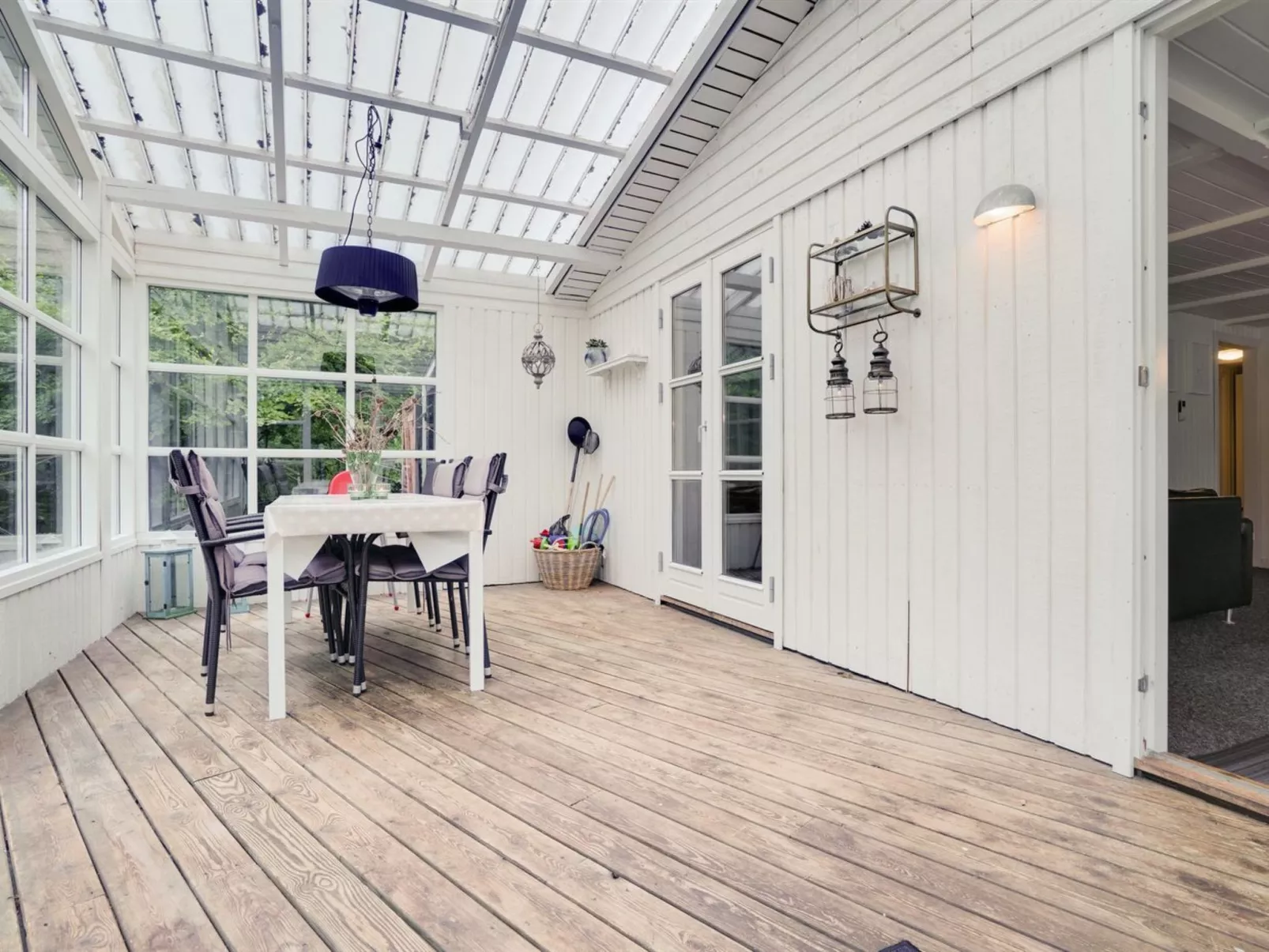 "Gunward" - 1.5km from the sea-Binnen