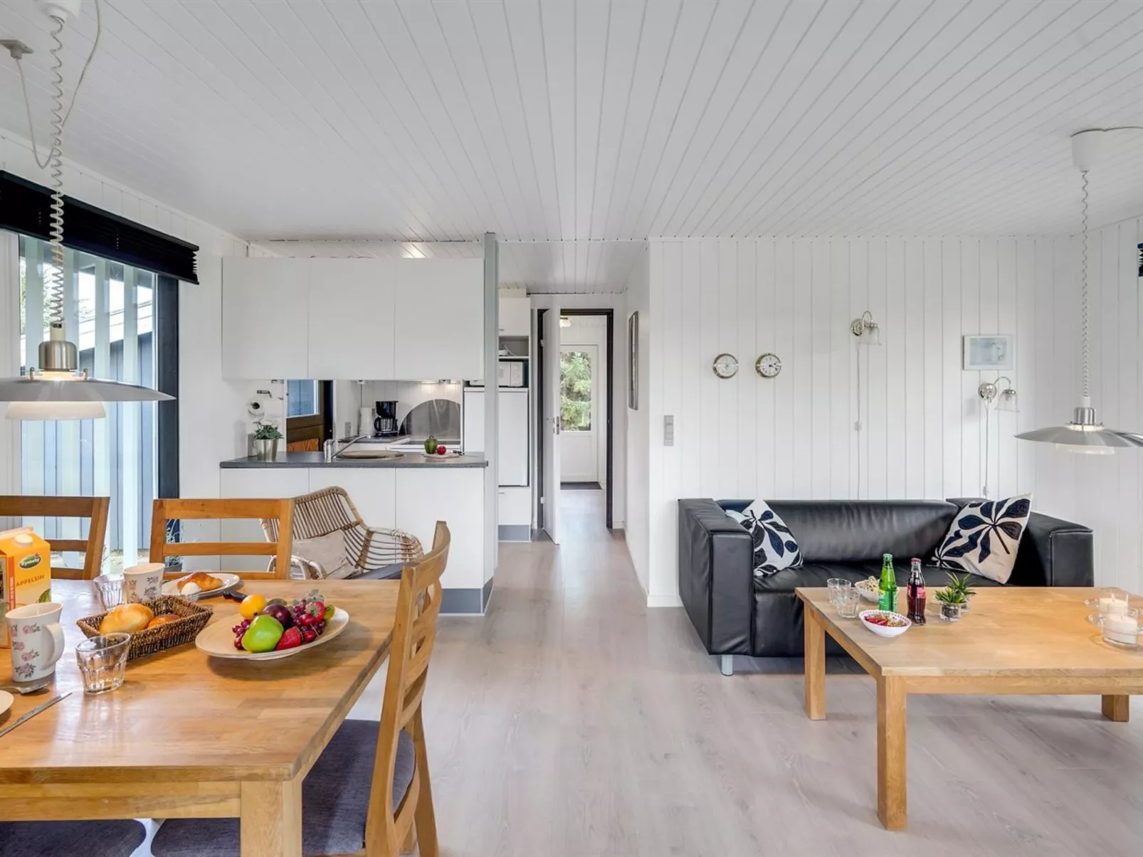 "Aileen" - 900m from the sea-Binnen