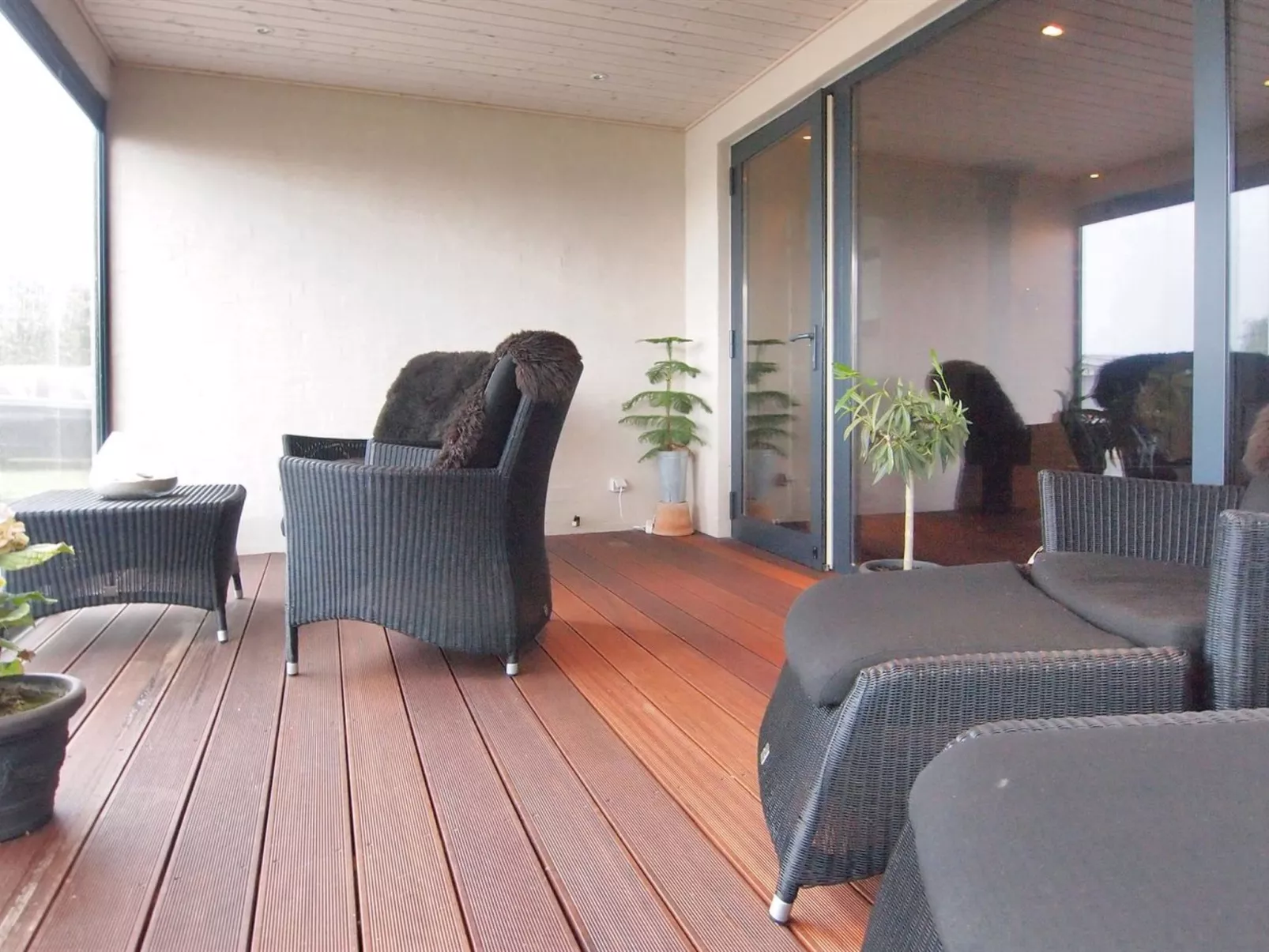 "Laila" - 50m from the sea-Binnen