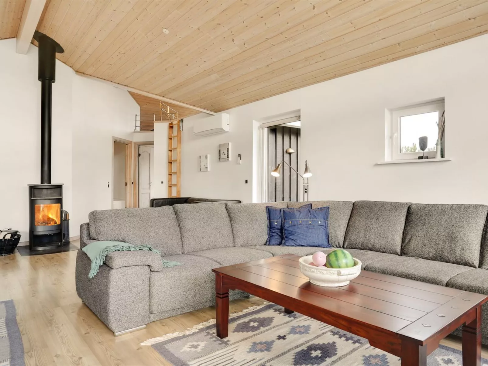 "Lirim" - 50m from the sea-Binnen