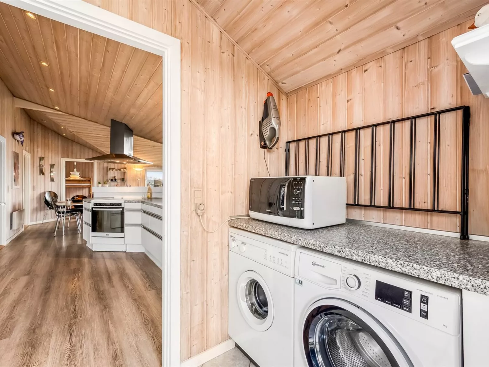 "Loviisa" - 300m to the fjord-Binnen