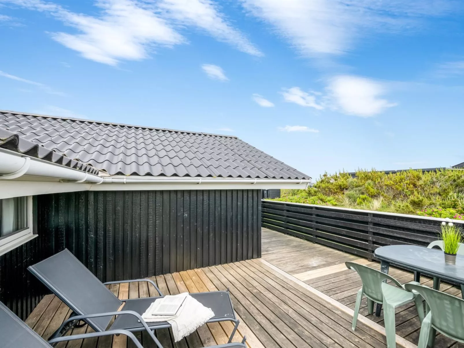 "Unni" -  from the sea-Buiten