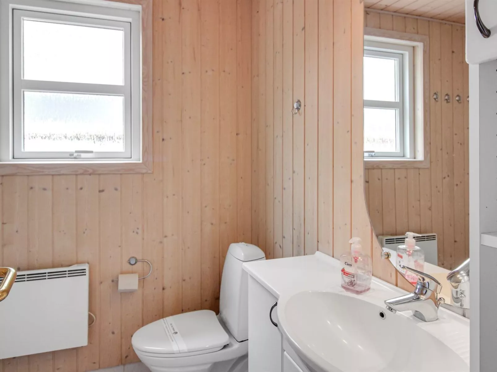 "Majken" - 300m from the sea-Binnen