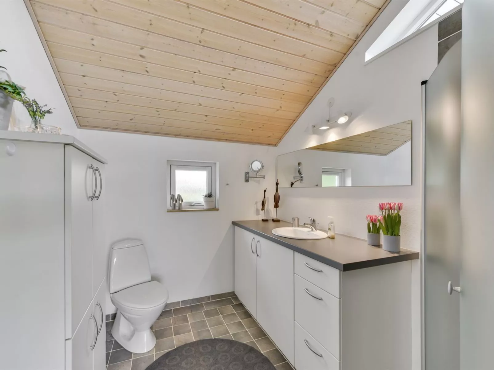 "Tobbi" - 1.1km to the fjord-Binnen