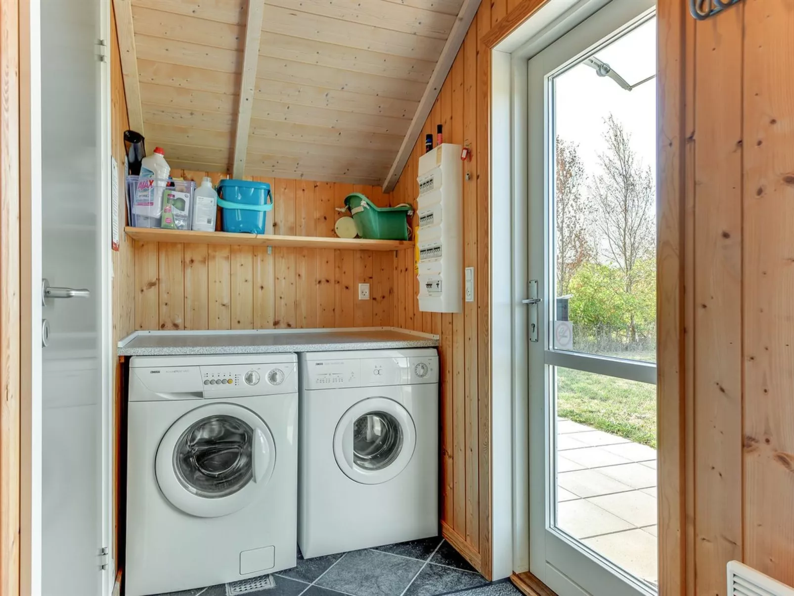 "Thit" - 1.2km to the fjord-Binnen