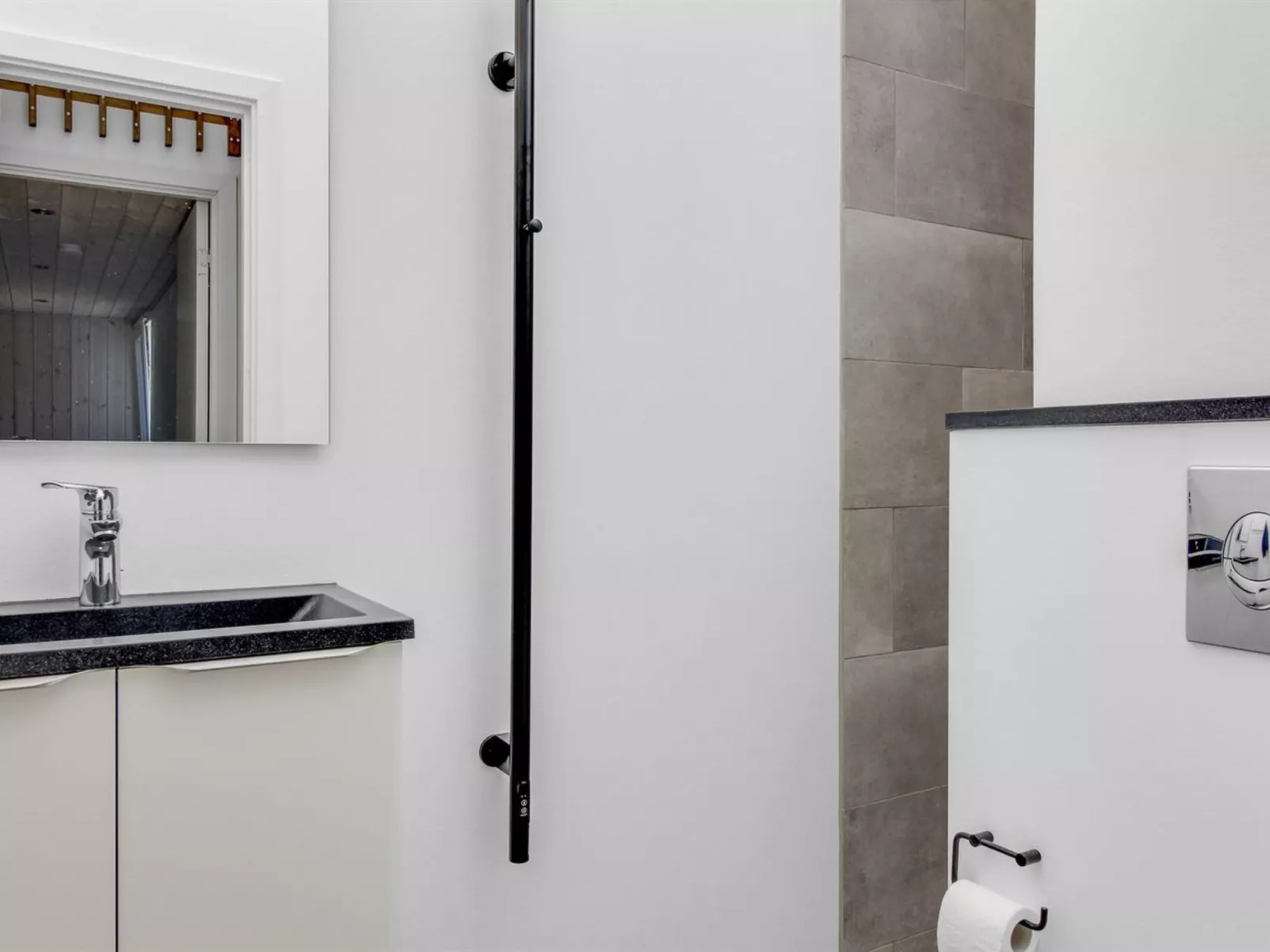 "Hroswitha" - 100m from the sea-Binnen