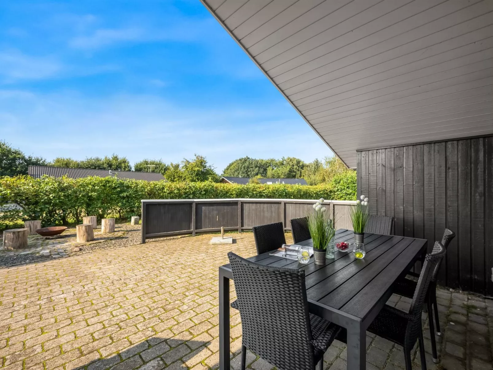 "Robertha" - 800m to the fjord-Buiten