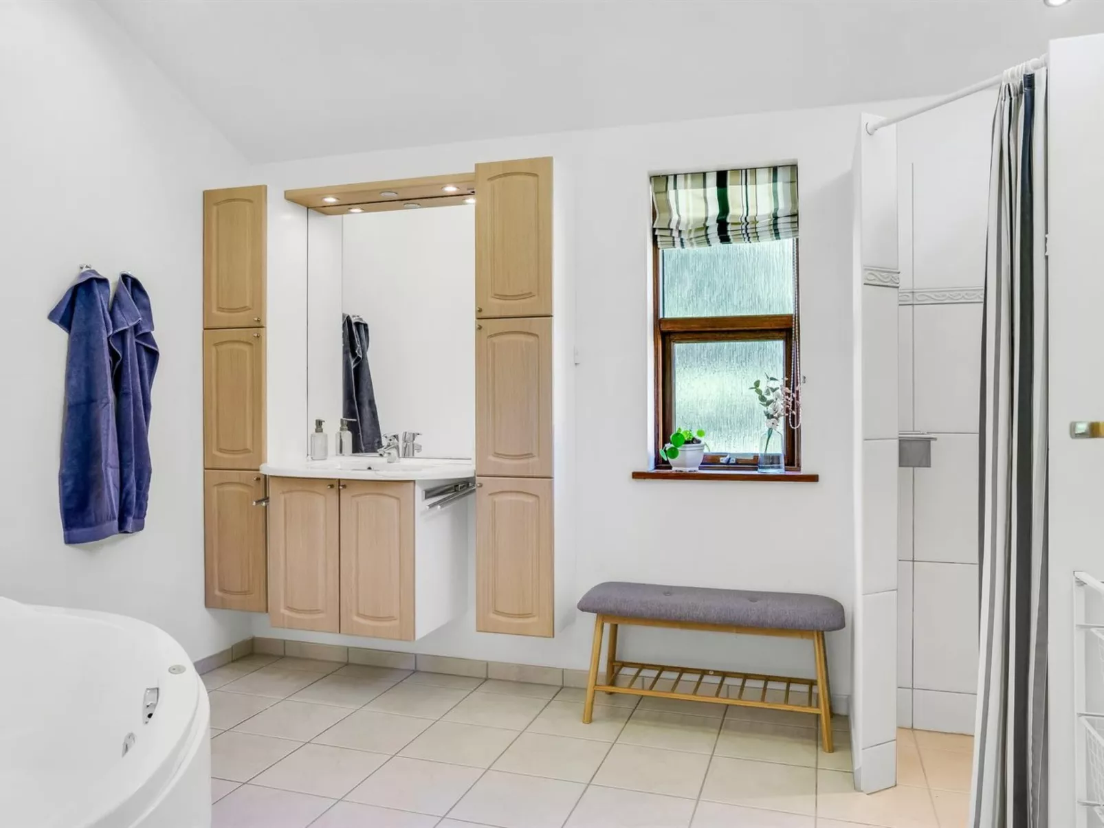 "Vetle" - 2.8km from the sea-Binnen