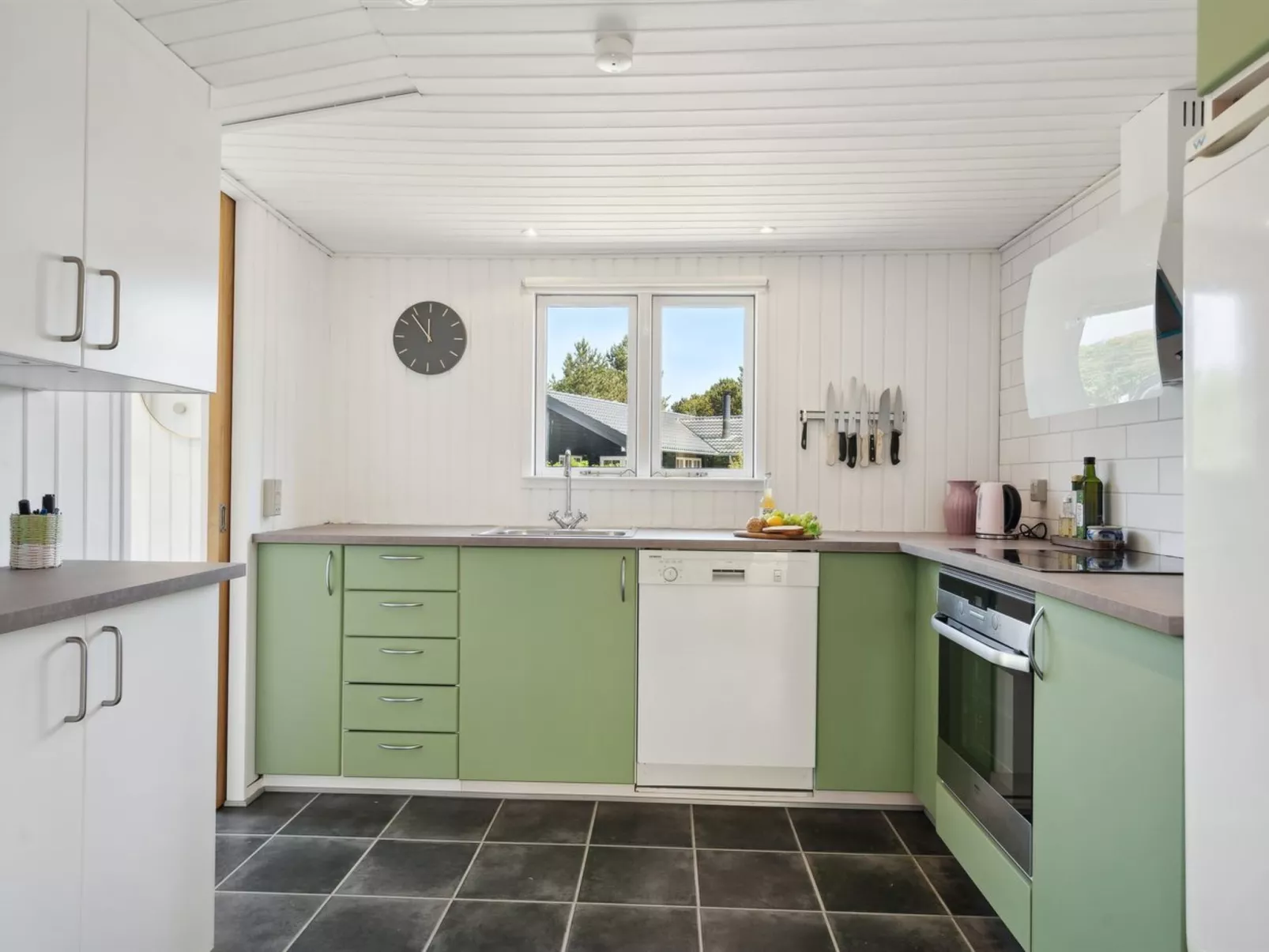 "Sari" - 250m from the sea-Binnen