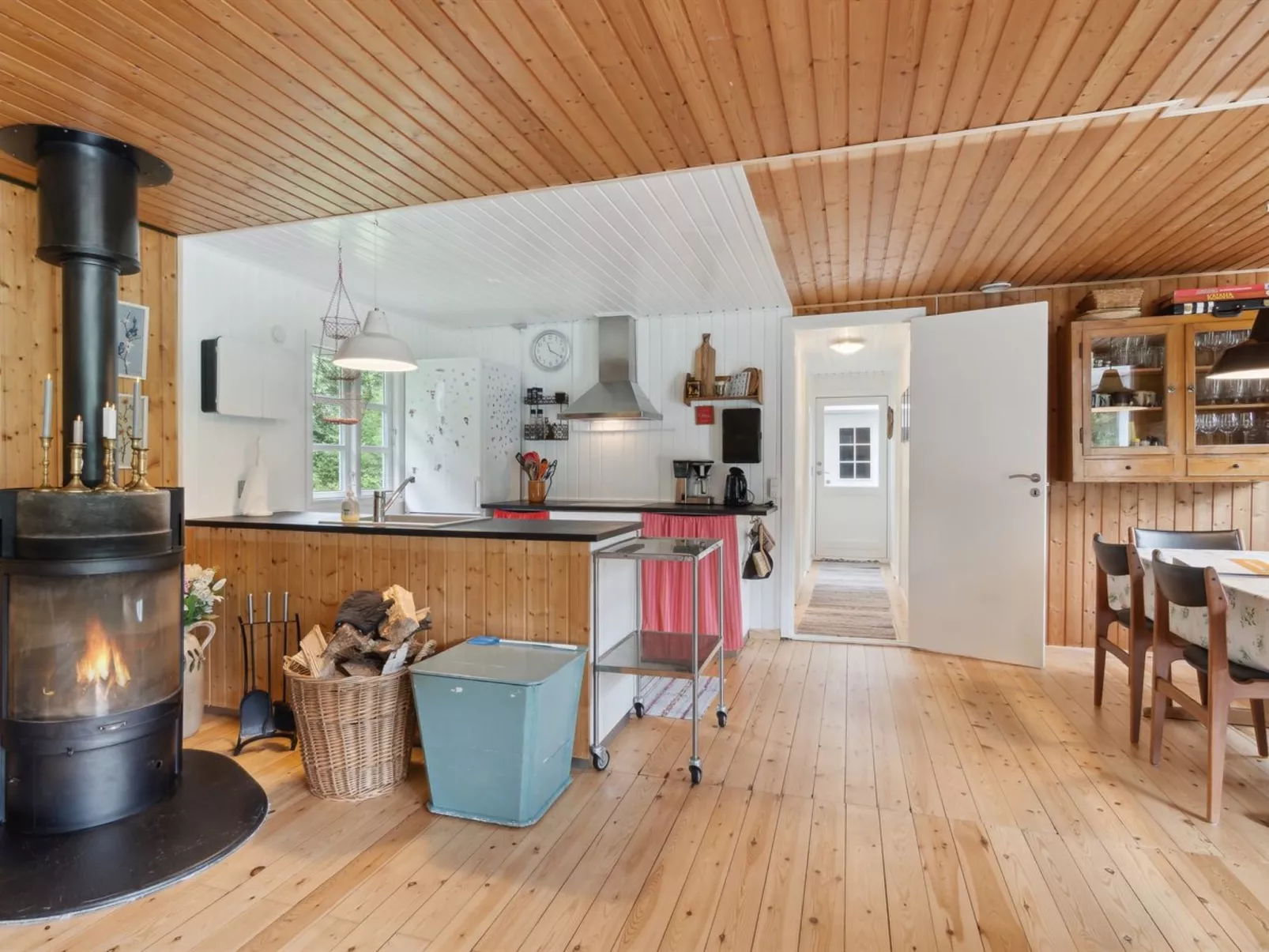 "Gunlög" - 1.3km from the sea-Binnen