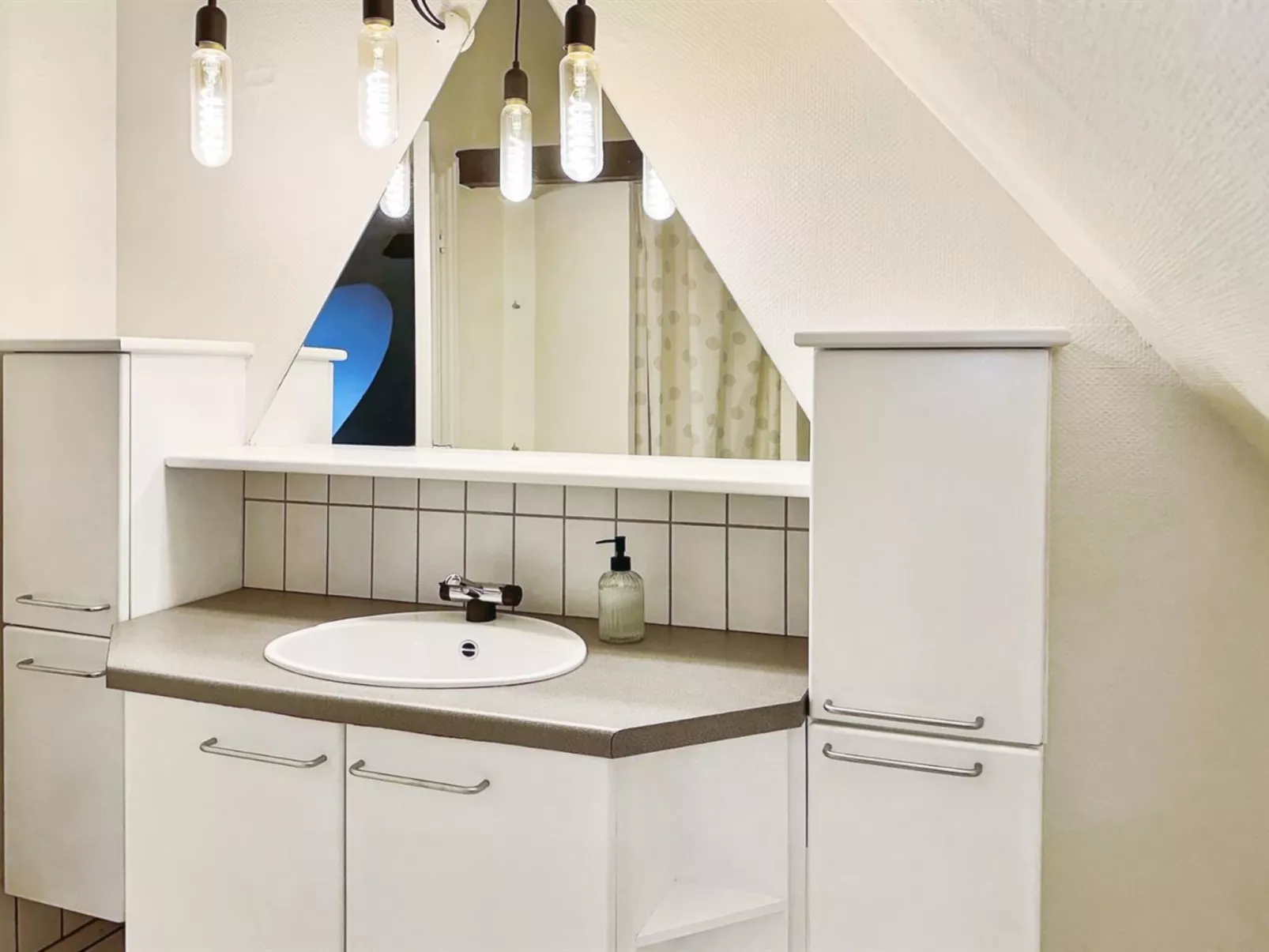 "Maelle" - 25km from the sea-Binnen