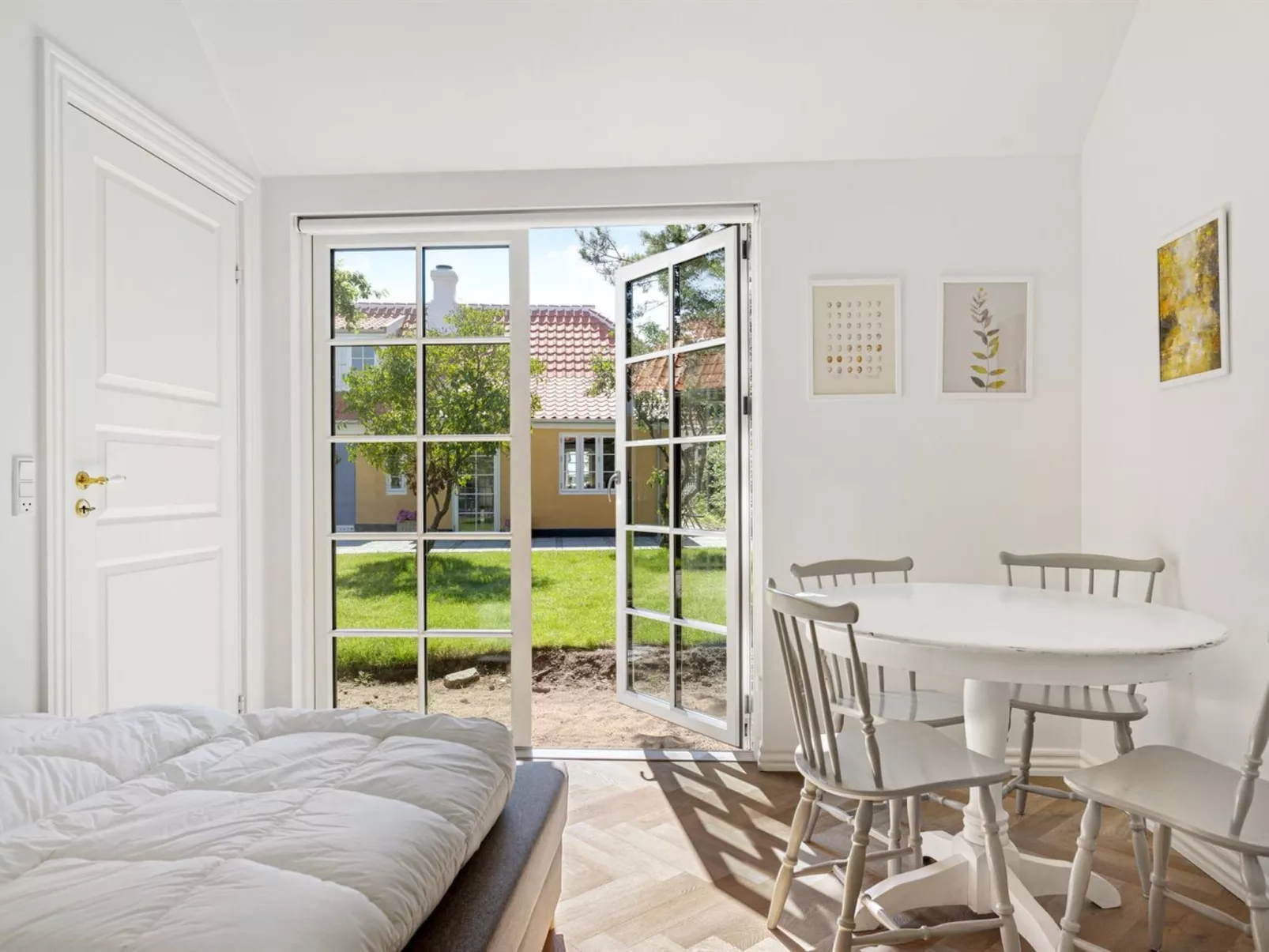 "Karmen" - 100m from the sea-Binnen