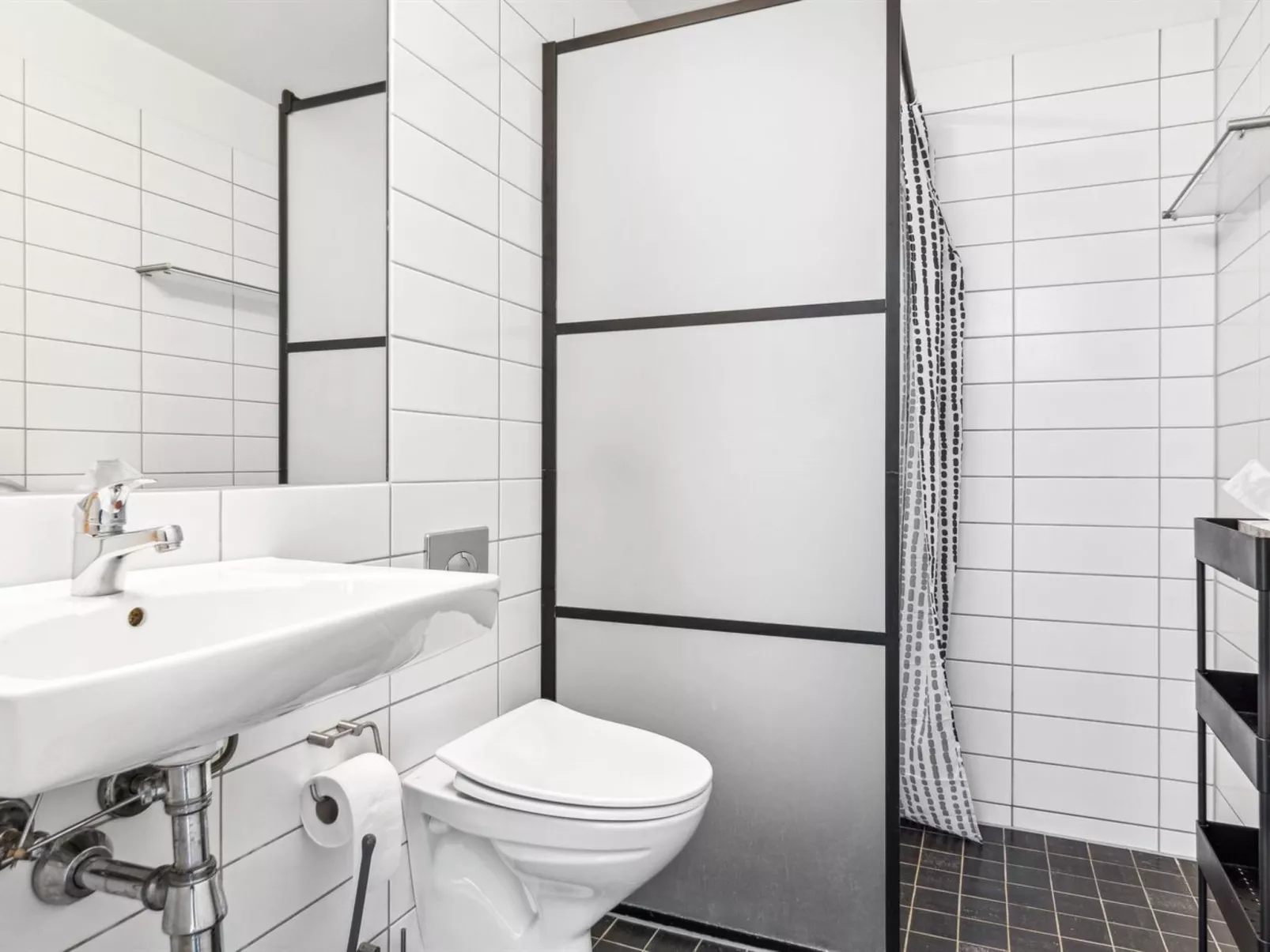 "Kimi" - 100m from the sea-Binnen