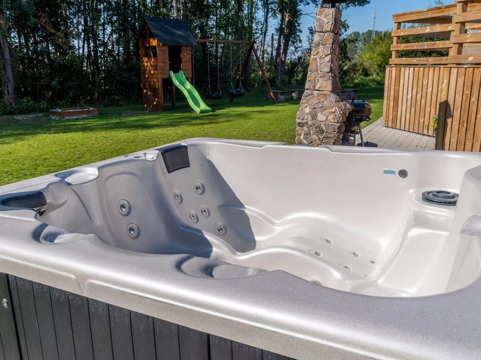 "Bjarka" - 700m from the sea-Binnen