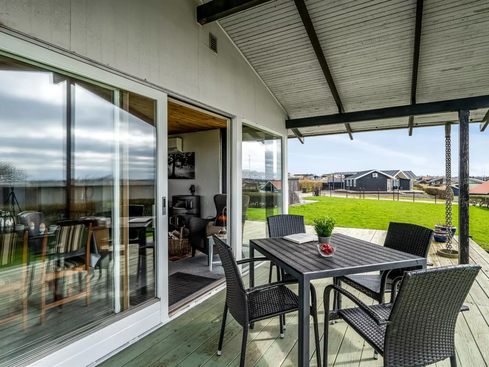 "Kirsa" - 200m to the fjord-Buiten