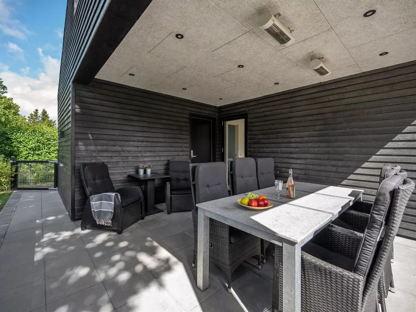 "Henrikke" - 500m to the fjord-Buiten