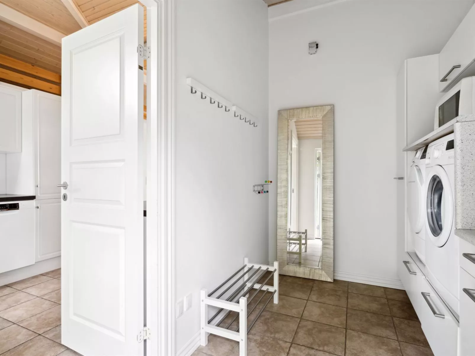 "Thjodulf" - 300m from the sea-Binnen