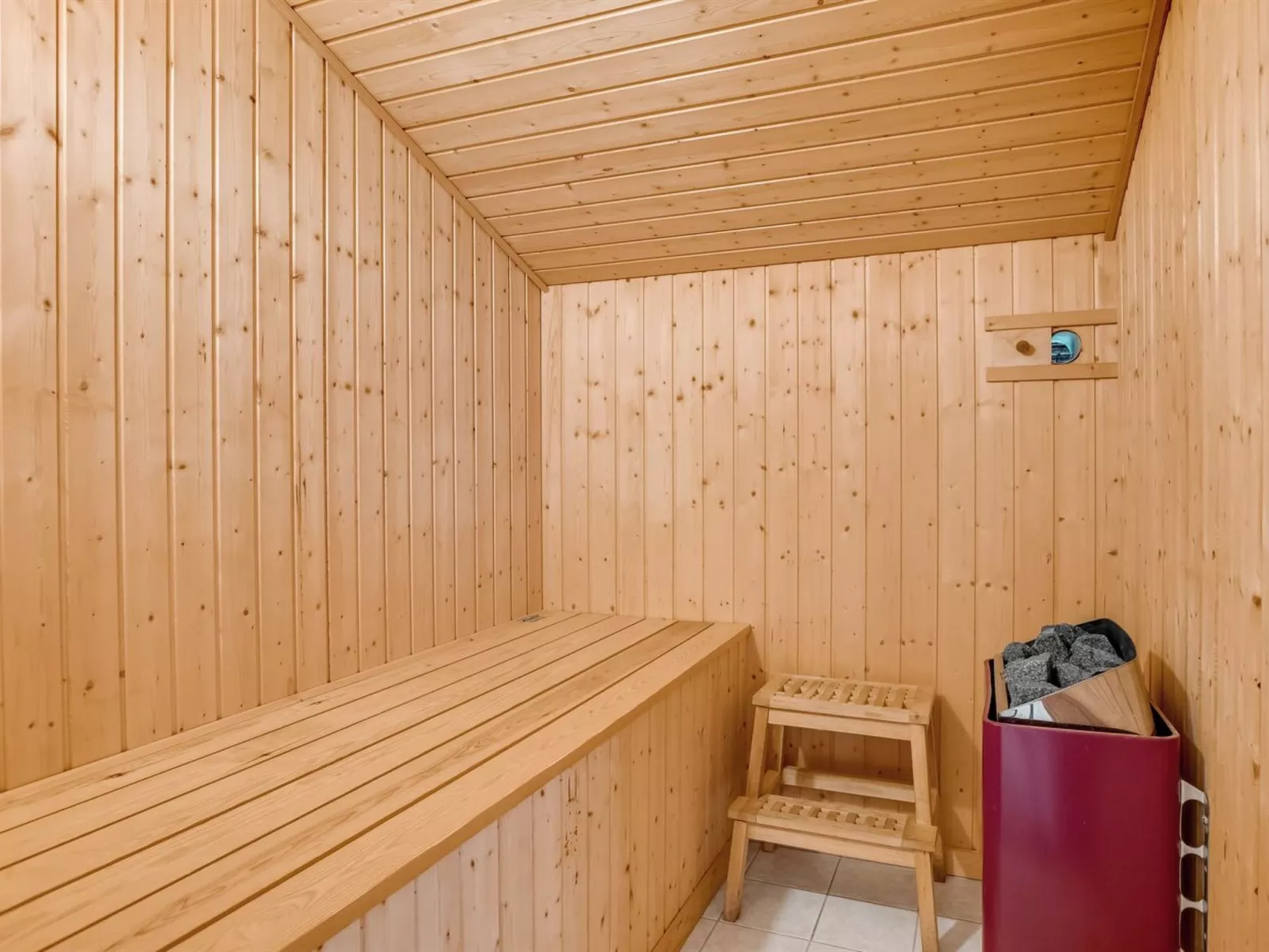 "Tineke" - 800m from the sea-Binnen