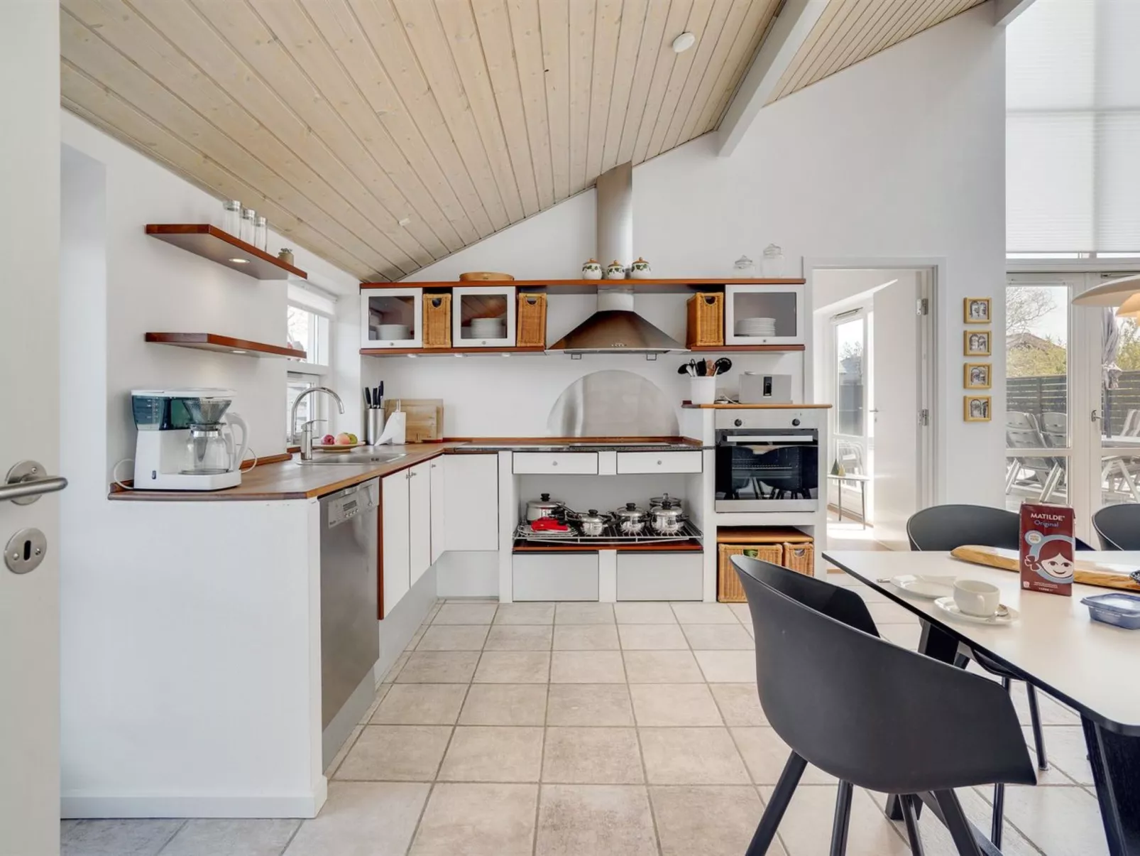 "Marno" - 500m from the sea-Binnen