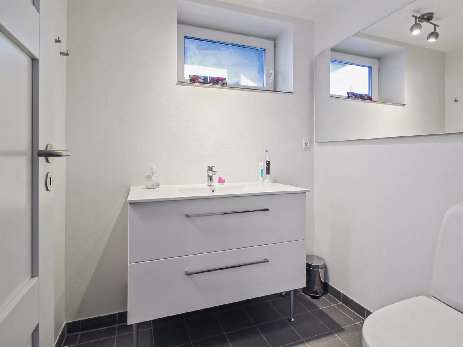 "Mirja" - 50m to the fjord-Binnen