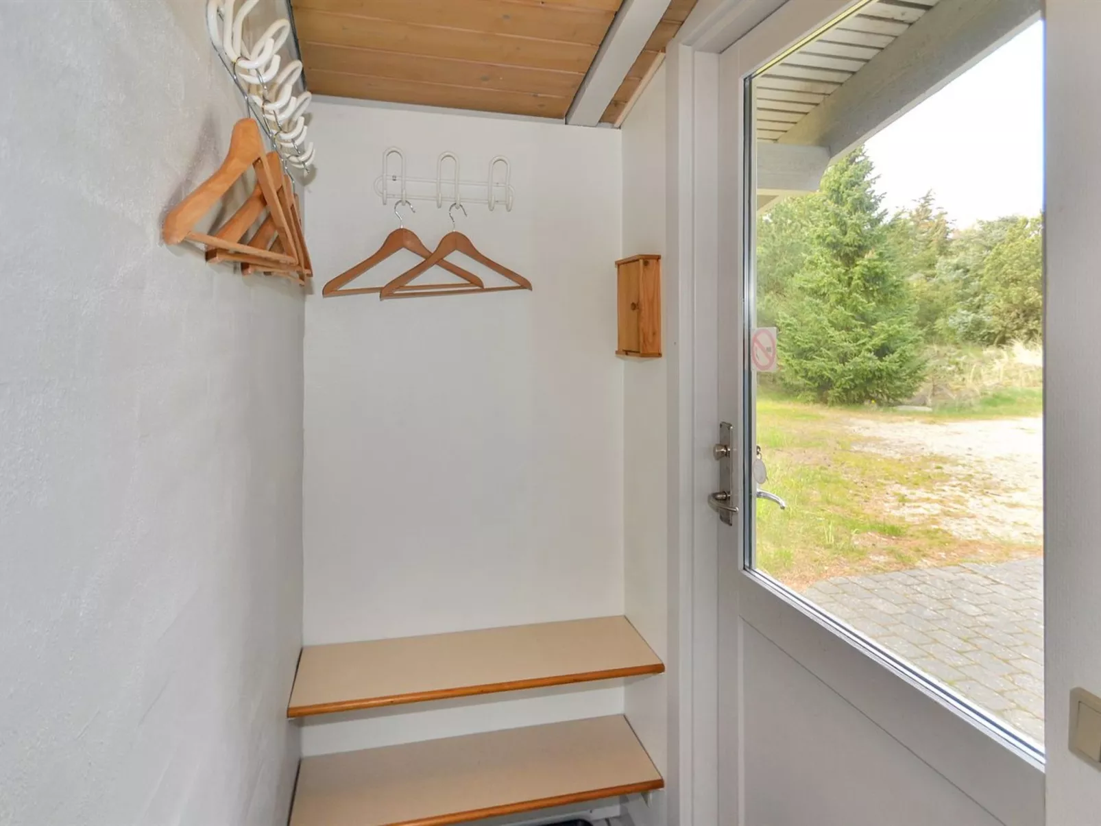 "Augustine" - 1.6km from the sea-Binnen