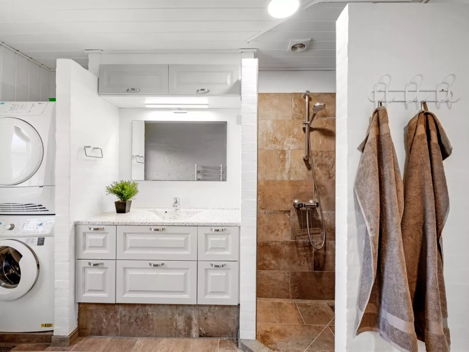 "Alwina" - 2.5km from the sea-Binnen