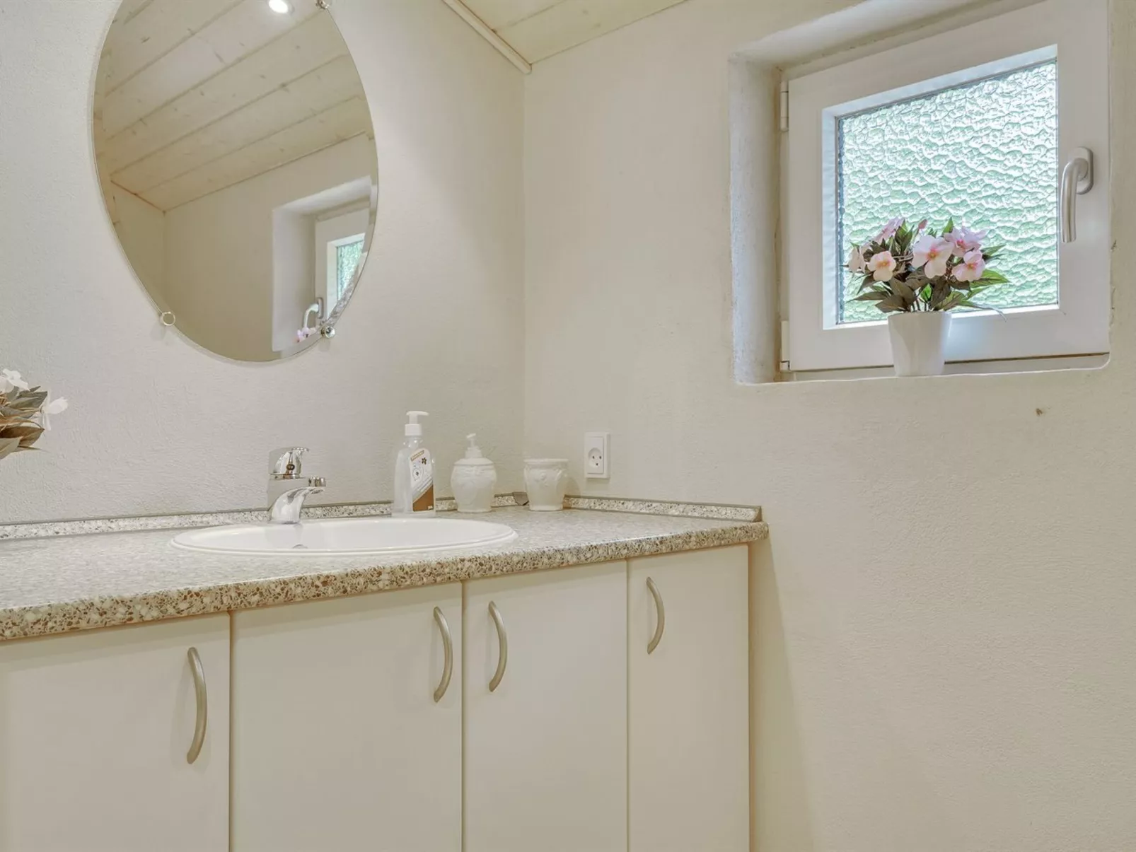 "Aviaja" - 12km from the sea-Binnen