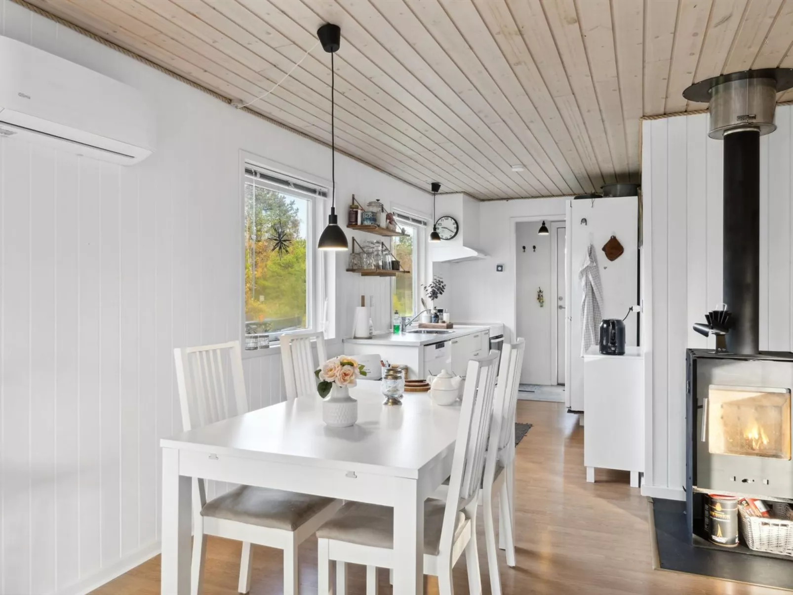 "Antonella" - 400m from the sea-Binnen