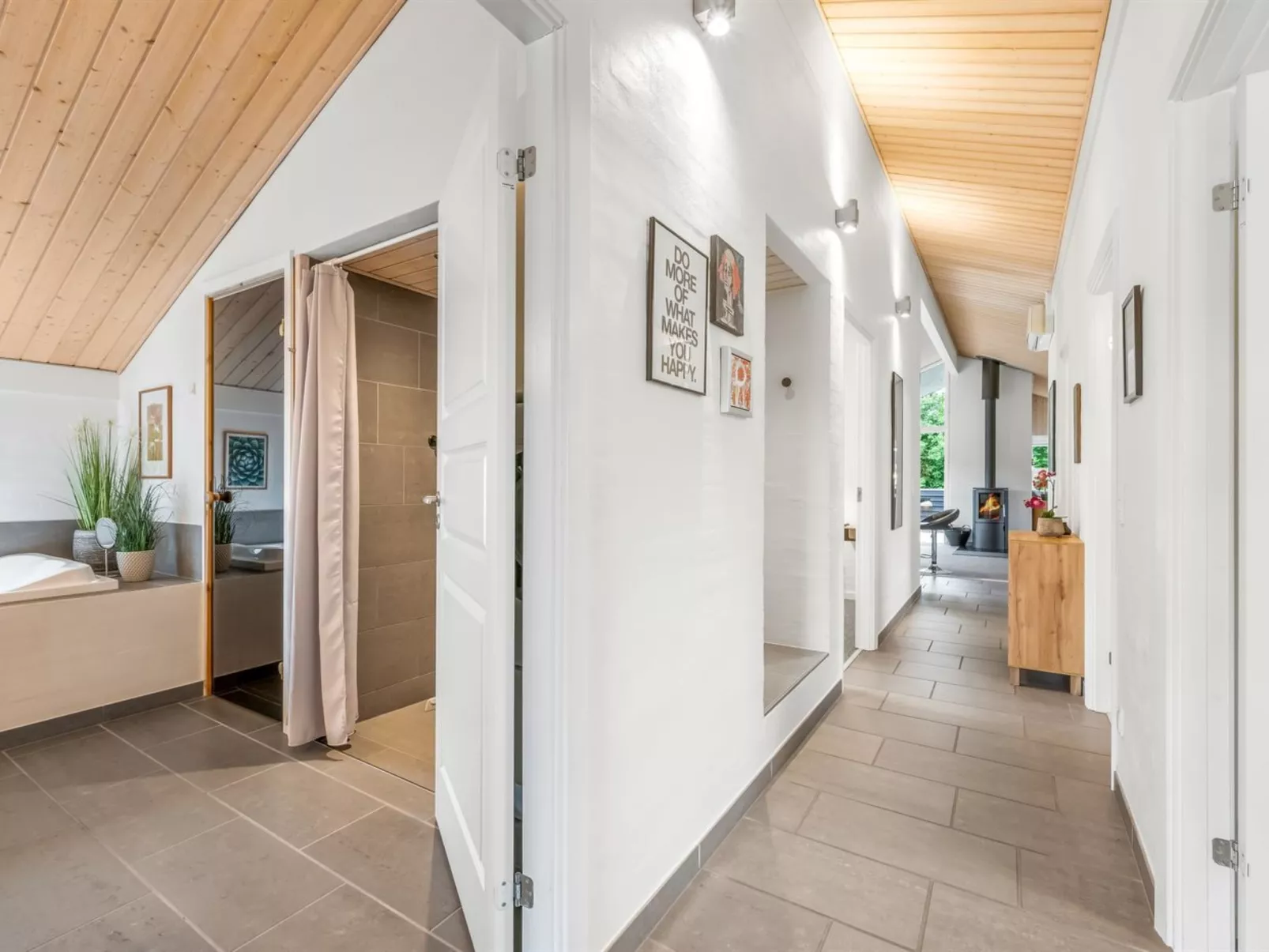 "Noreen" - 1.4km to the fjord-Binnen