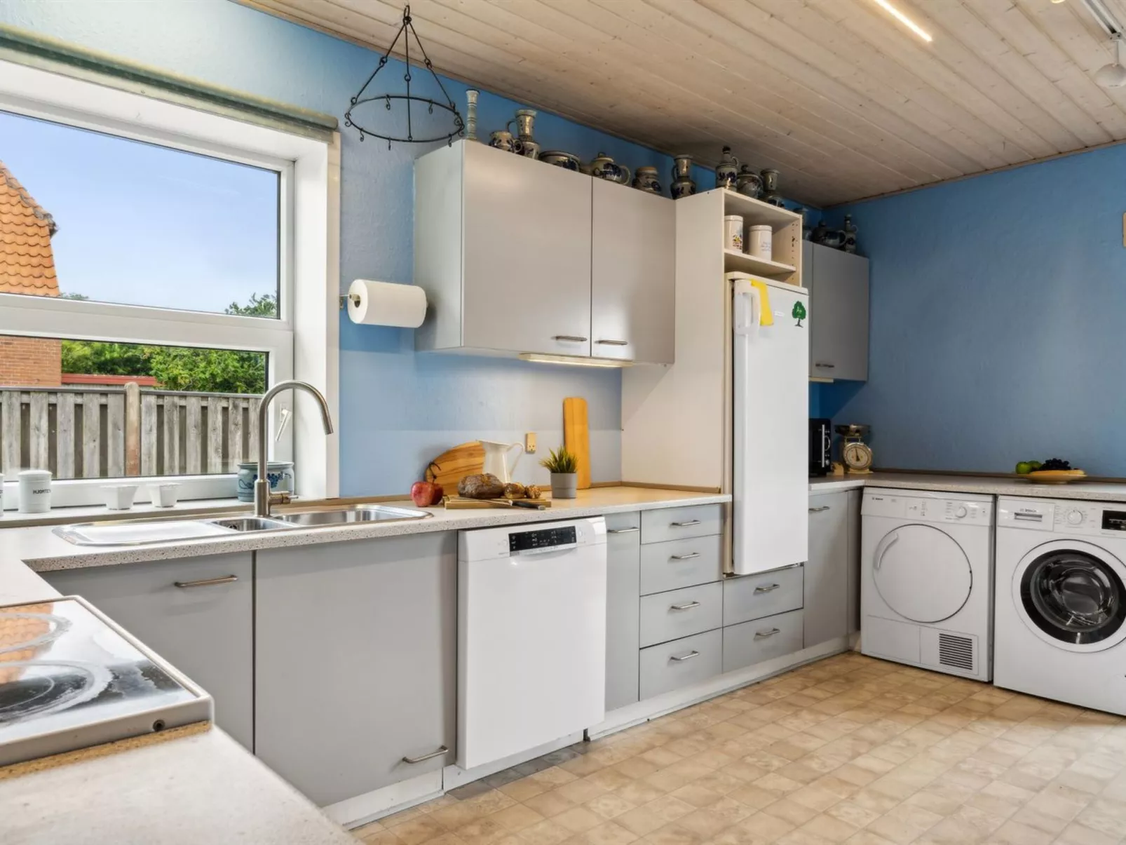 "Janin" - 400m from the sea-Binnen