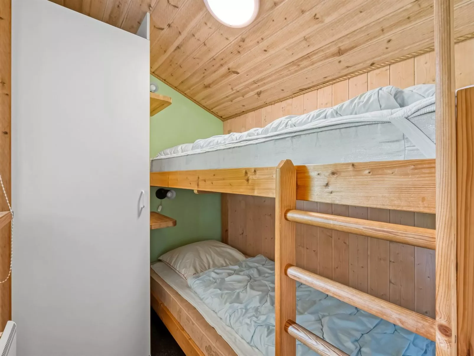 "Åsa" - 500m to the fjord-Binnen