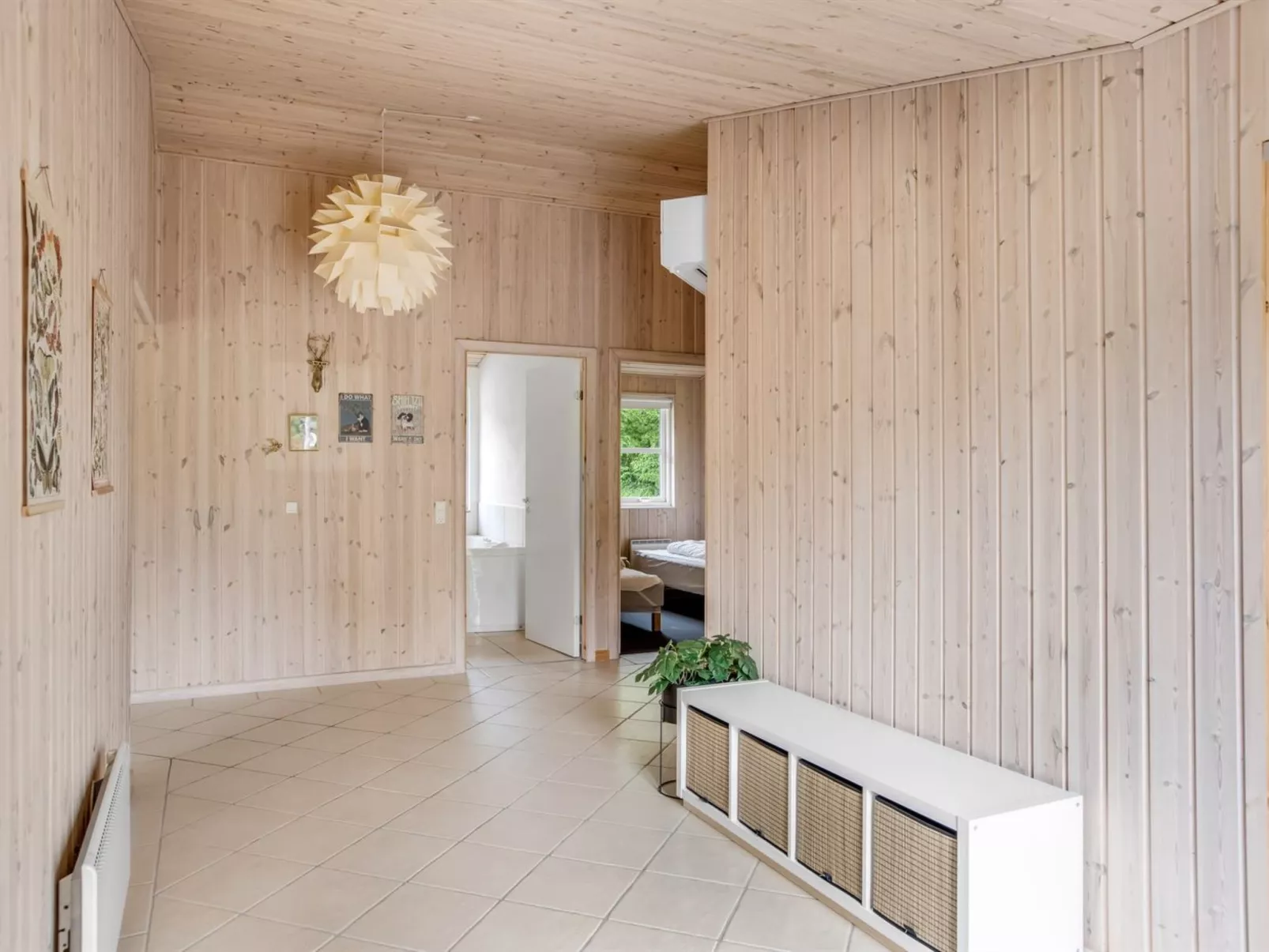 "Felina" -  from the sea-Binnen