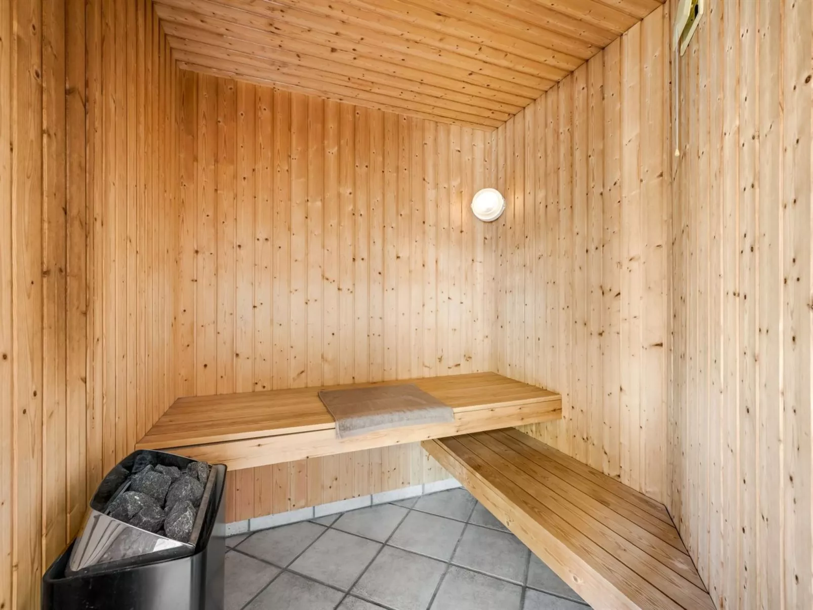 "Holga" - 400m from the sea-Binnen