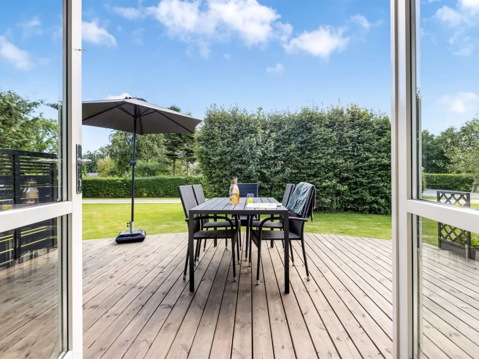 "Sylwia" - 250m to the fjord-Buiten